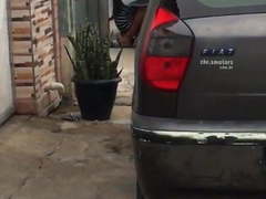 Pegou a esposa puta na chupeta pro vizinho