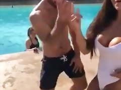 Sexy Ladie dancing pool party 3