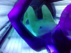 Polska dziewczyna na solarium