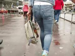 Young woman wriggle ass in tight jeans