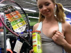 Preciosa anglosajona raquet insertion in public store objet